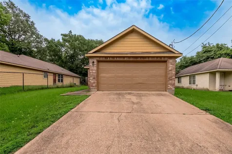 636 Avenue H Huntsville TX 77320