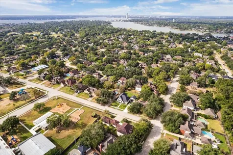 702 Huntercrest Street El Lago TX 77586