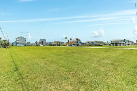 Lot 10 Lewis Scott Jamaica Beach TX 77554