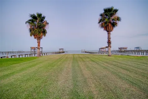 1309 8th Street San Leon TX 77539
