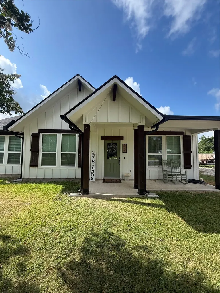 7235 Commerce Street Iola TX 77861