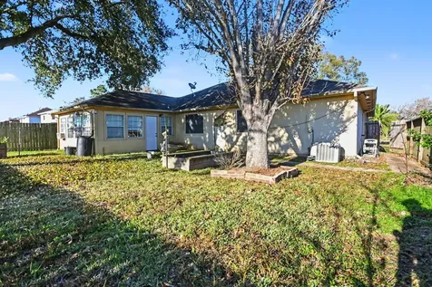2914 Overland Trail Dickinson TX 77539