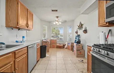 2914 Overland Trail Dickinson TX 77539