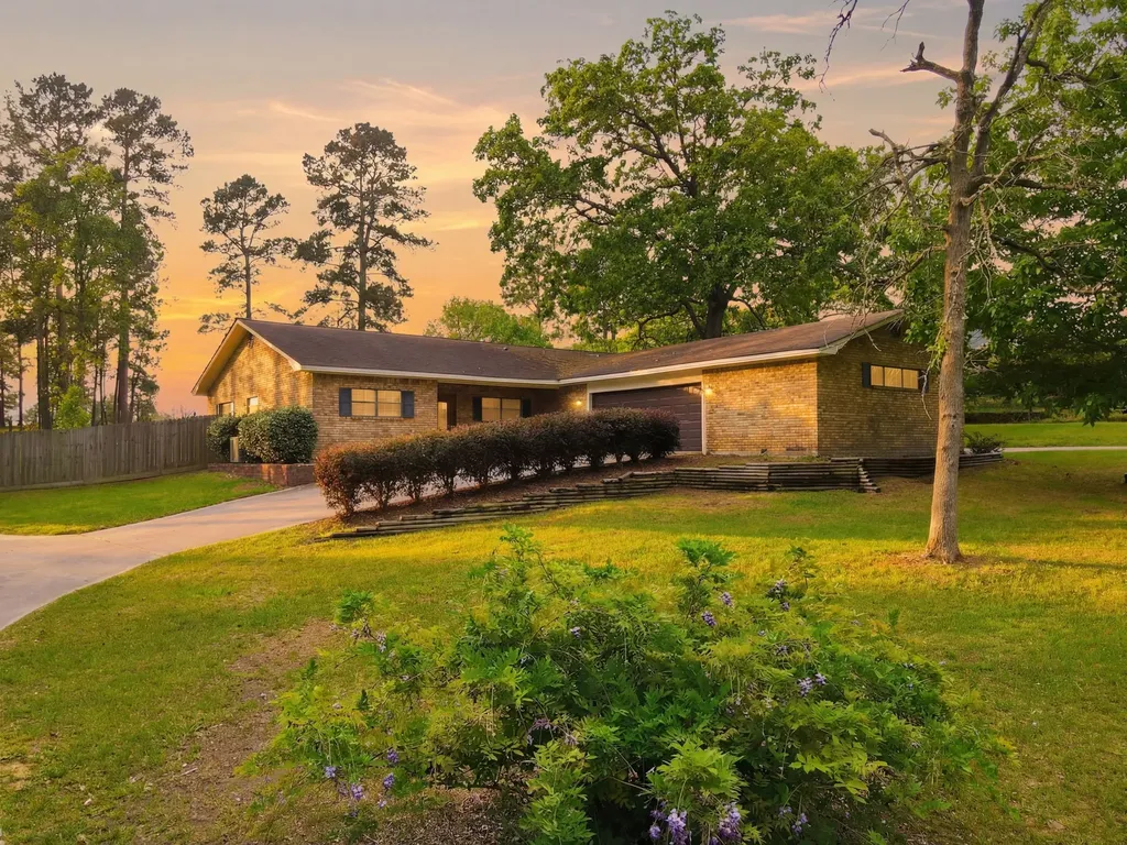 127 County Road 4276 Woodville TX 75979