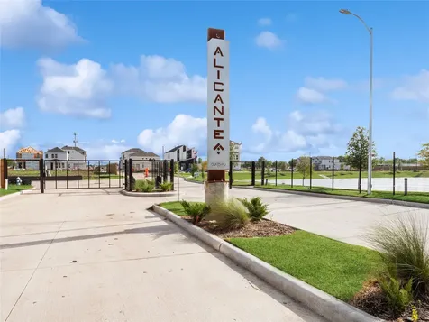 3018 Tres Olivos Drive Houston TX 77047