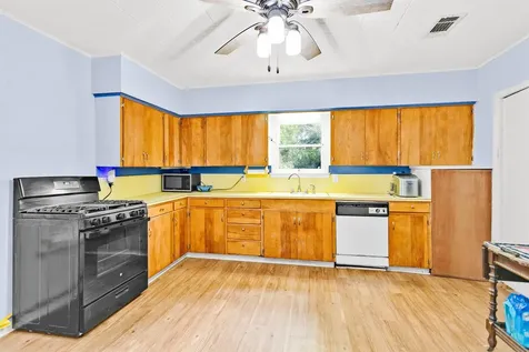 1720 18th Street Huntsville TX 77340