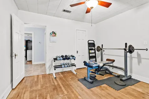 1720 18th Street Huntsville TX 77340