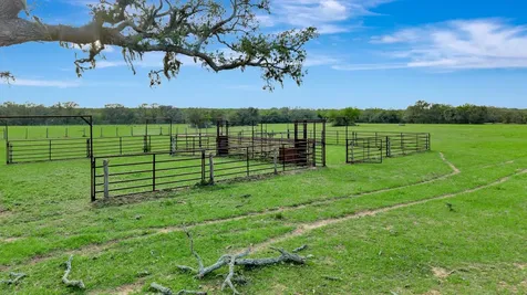 16297B State Highway 111 E Yoakum TX 77995