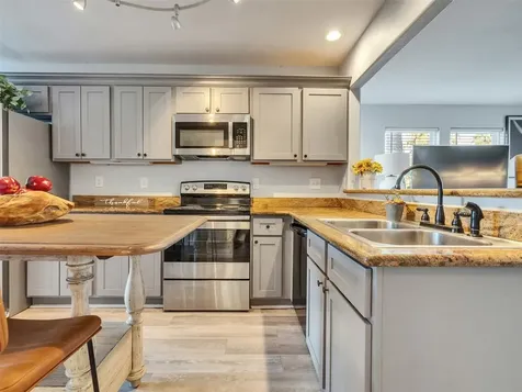 7121 Avenue P 1/2 Galveston TX 77551