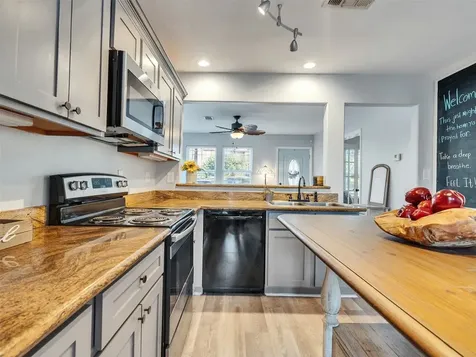 7121 Avenue P 1/2 Galveston TX 77551