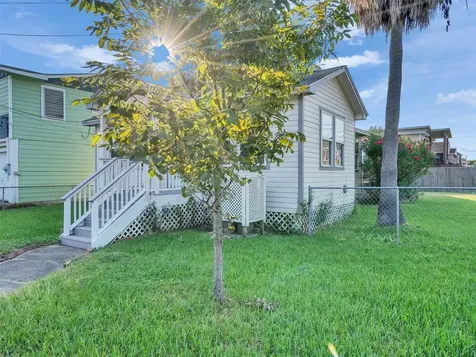 7121 Avenue P 1/2 Galveston TX 77551