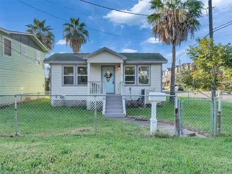 7121 Avenue P 1/2 Galveston TX 77551