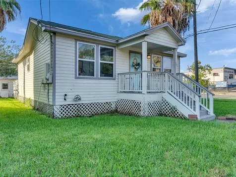 7121 Avenue P 1/2 Galveston TX 77551