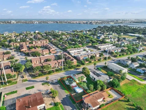 7121 Avenue P 1/2 Galveston TX 77551