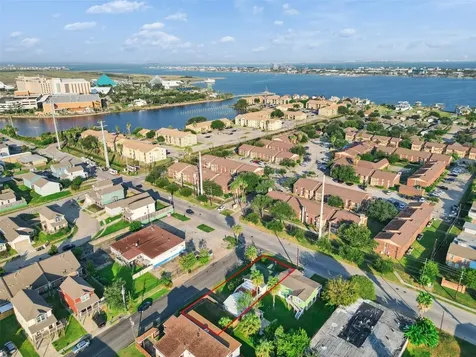 7121 Avenue P 1/2 Galveston TX 77551