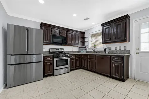 516 Avenue F South Houston TX 77587
