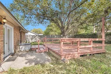 1706 Shawnee Street Navasota TX 77868