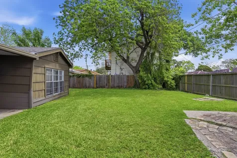 5242 Grace Point Lane Houston TX 77048