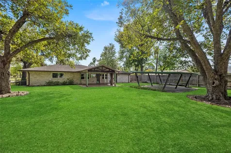 5522 Chantilly Lane Houston TX 77092