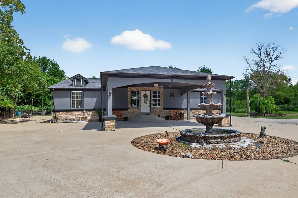 153 County Road 4907 Dayton TX 77535
