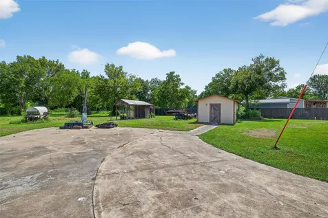 153 County Road 4907 Dayton TX 77535