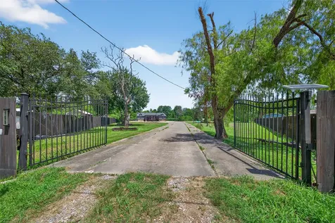 153 County Road 4907 Dayton TX 77535