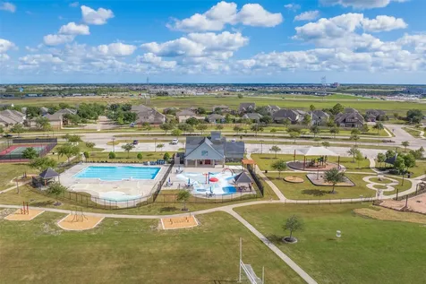 8211 Holly Blue Drive Rosharon TX 77583