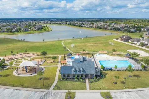 8211 Holly Blue Drive Rosharon TX 77583
