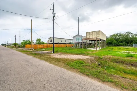 437 16th Street San Leon TX 77539