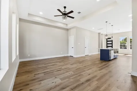 5949 Collingsworth Street Houston TX 77026