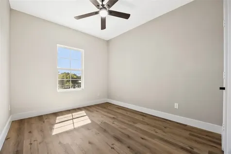 5949 Collingsworth Street Houston TX 77026
