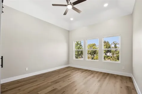 5949 Collingsworth Street Houston TX 77026
