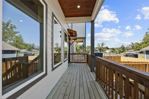 5949 Collingsworth Street Houston TX 77026