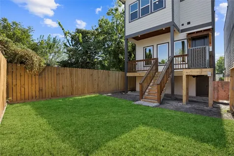 5949 Collingsworth Street Houston TX 77026
