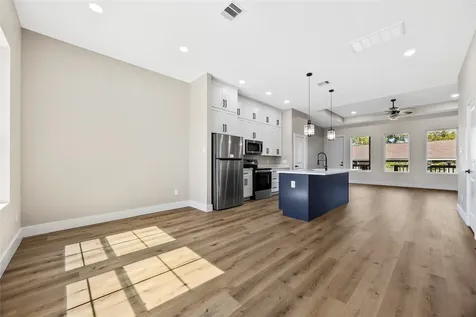 5949 Collingsworth Street Houston TX 77026