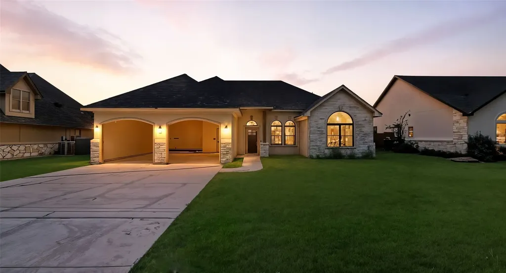 301 Live Oak Street Gonzales TX 78629