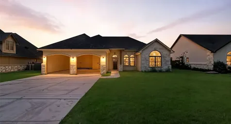 301 Live Oak Street Gonzales TX 78629