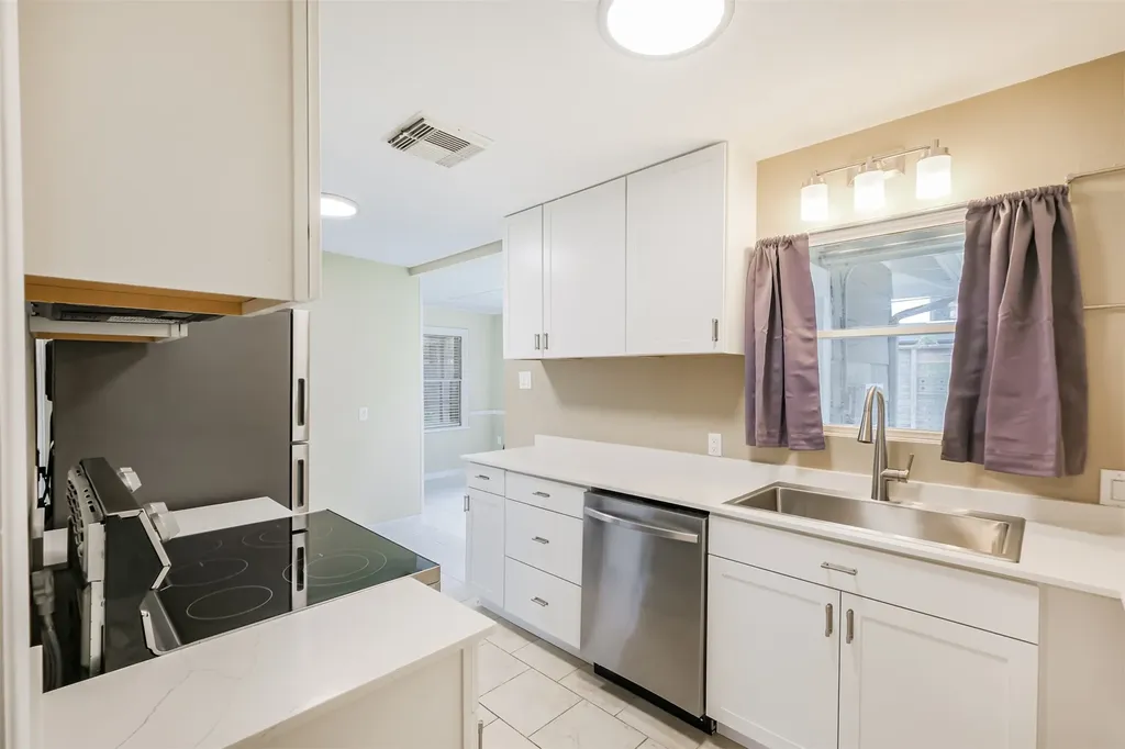 4613 Braeburn Drive Bellaire TX 77401