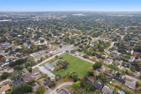11122 Hillcroft Street Houston TX 77096