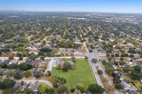 11122 Hillcroft Street Houston TX 77096