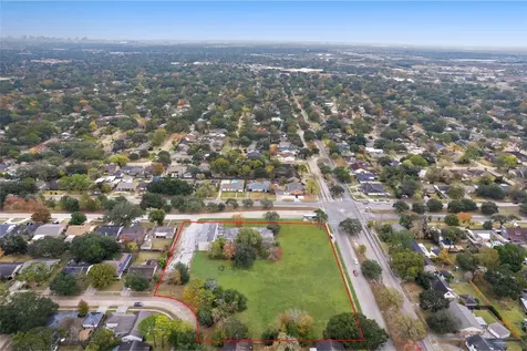 11122 Hillcroft Street Houston TX 77096