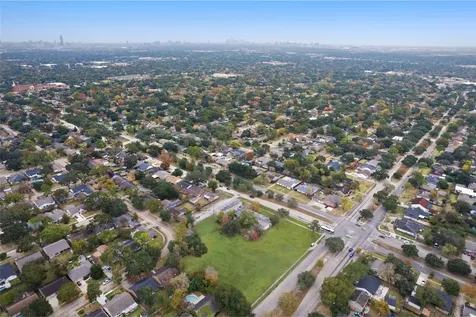 11122 Hillcroft Street Houston TX 77096