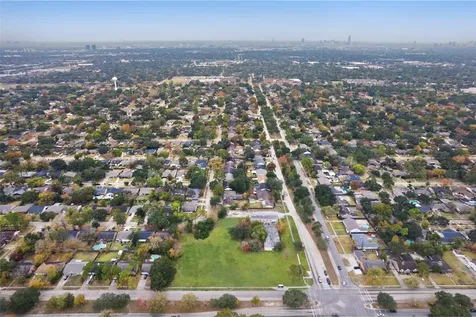 11122 Hillcroft Street Houston TX 77096