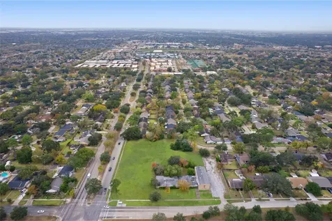 11122 Hillcroft Street Houston TX 77096