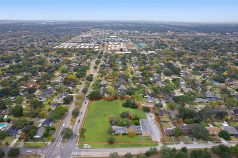 11122 Hillcroft Street Houston TX 77096