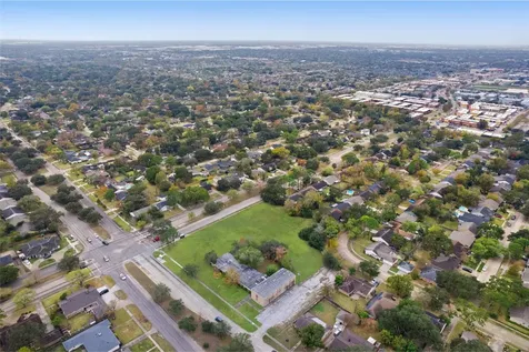 11122 Hillcroft Street Houston TX 77096