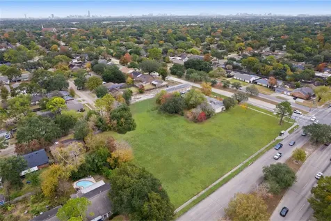 11122 Hillcroft Street Houston TX 77096