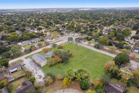11122 Hillcroft Street Houston TX 77096