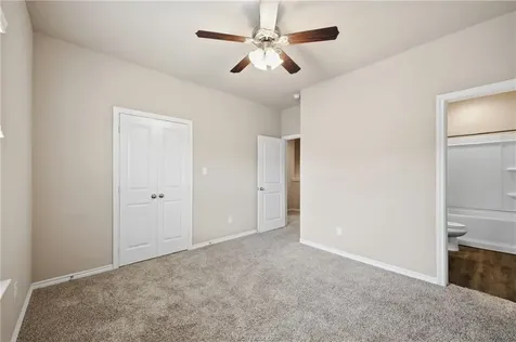 536 Momma Bear Drive College Station TX 77845