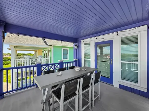 2207 Nelson Avenue Port Bolivar TX 77650